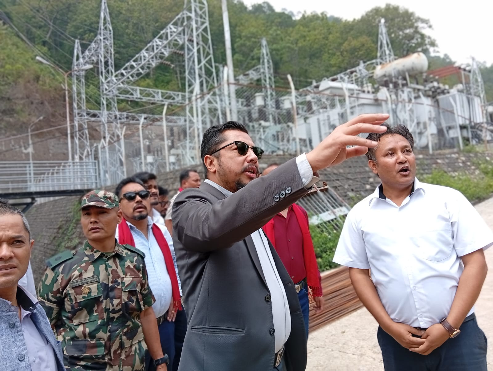 विद्युत् महसुल बक्यौता असुलीमा मन्त्रालयको निर्देशन कुर्नुपर्दैन, संयन्त्र परिचालन गर्नुस्: ऊर्जामन्त्री श्रेष्ठ